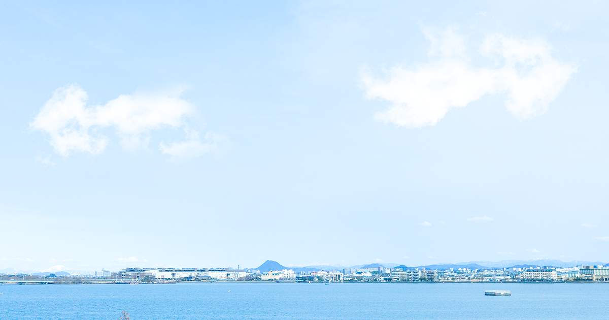 窓から見える琵琶湖の景色